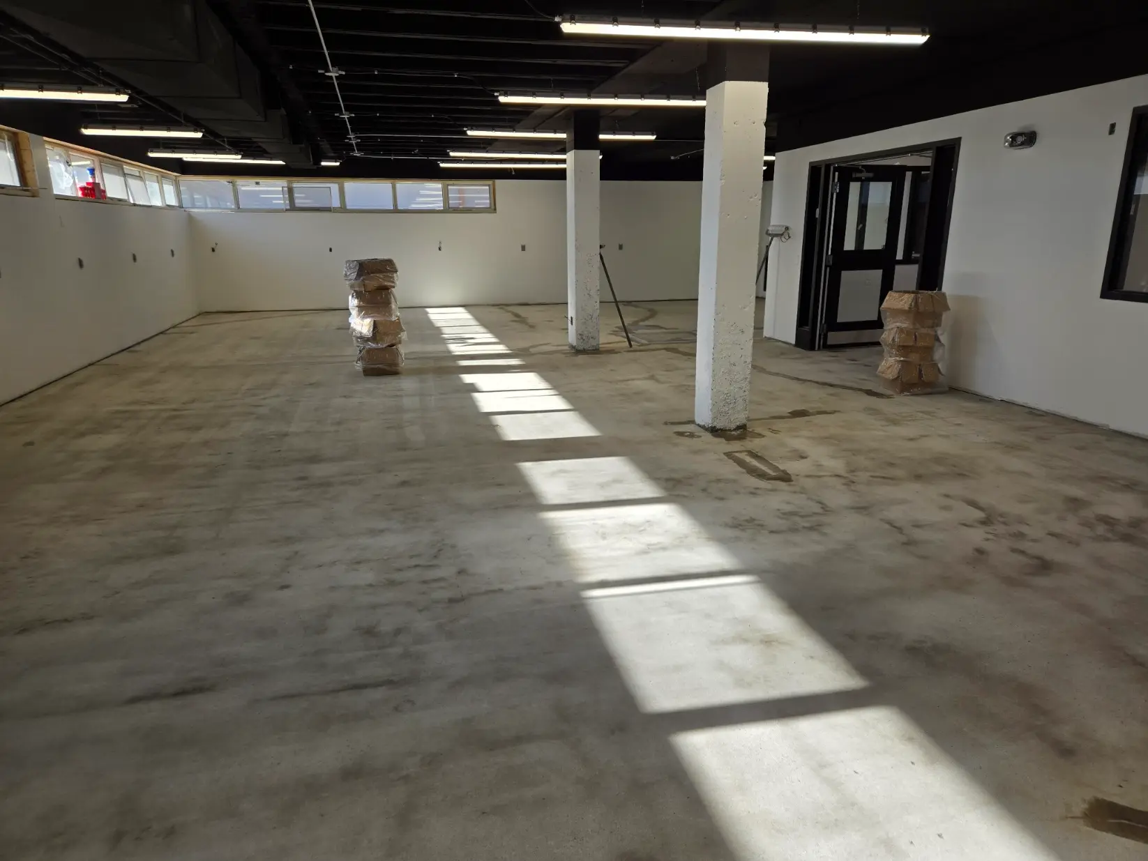 Moisture-resistant basement epoxy flooring with smooth finish