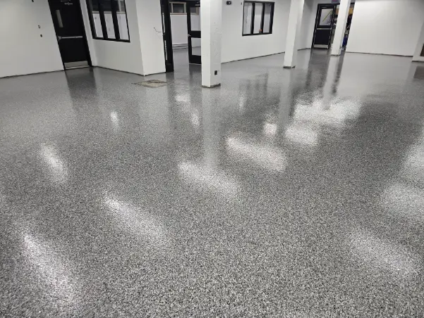 Residential garage epoxy floor with durable protective coating